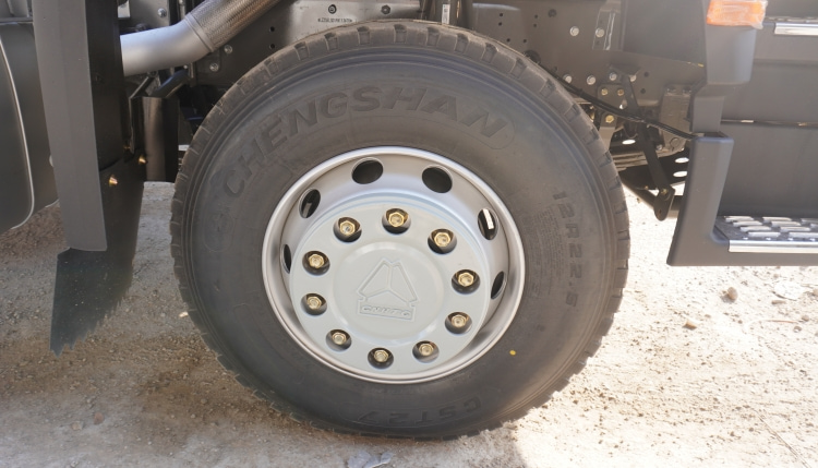 Howo 6x4 Tractor Head 400 for Sale in Congo 