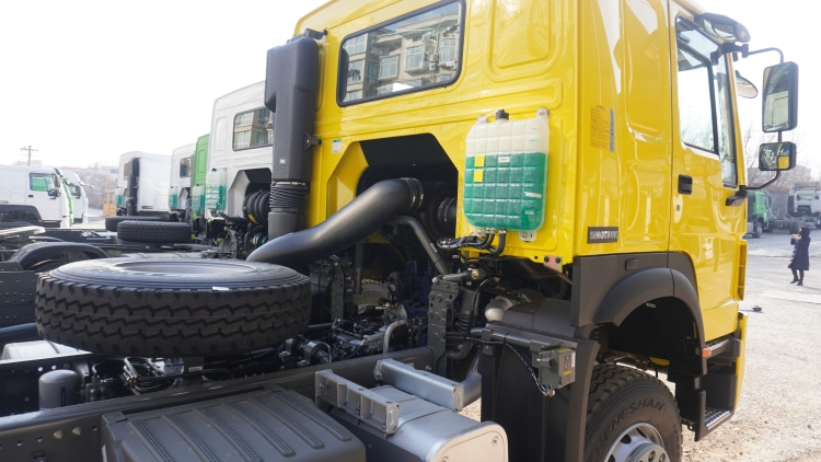 Howo 6x4 Tractor Head 400 for Sale in Congo 