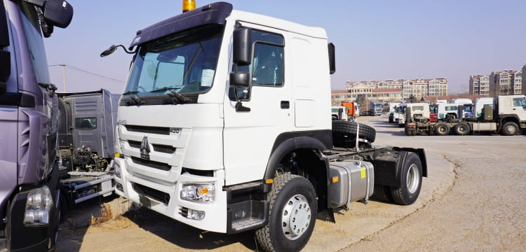 Sinotruk Howo 6x4 Tractor Truck 400 for Sale in Congo Banana