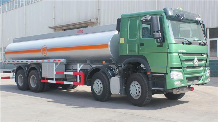 Howo 8x4 20000 Liters Diesel Tanker Truck for Sale in Zimbabwe Bulawayo