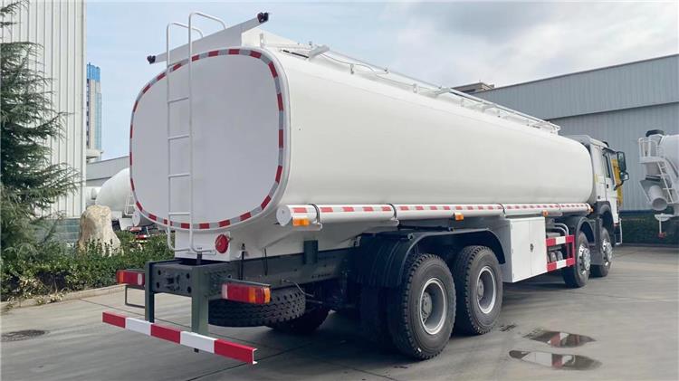 Howo 336 8x4 Tanker Lorry Semi Truck for Sale in Zimbabwe Harare
